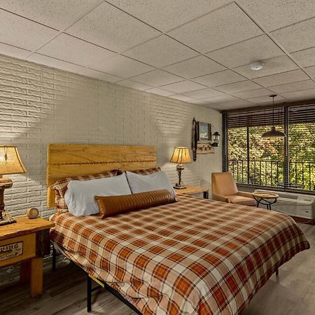 Stonegate Lodge King Bed Wifi 50 Roku Tv Salt Water Pool Room #104 Eureka Springs Ngoại thất bức ảnh