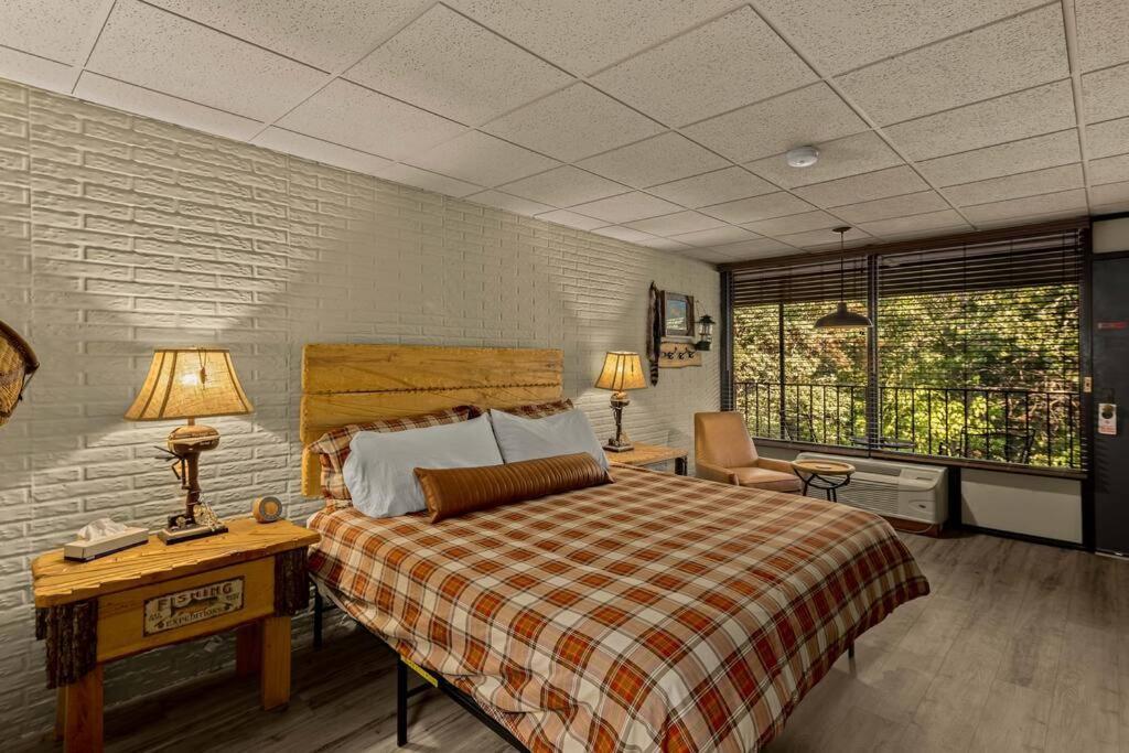 Stonegate Lodge King Bed Wifi 50 Roku Tv Salt Water Pool Room #104 Eureka Springs Ngoại thất bức ảnh