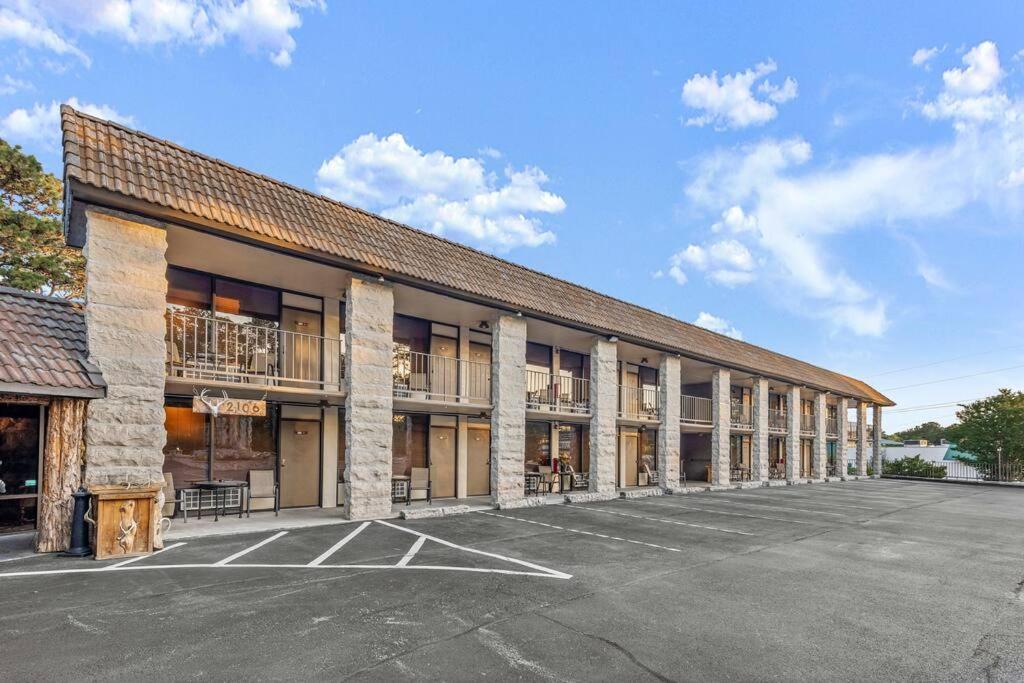 Stonegate Lodge King Bed Wifi 50 Roku Tv Salt Water Pool Room #104 Eureka Springs Ngoại thất bức ảnh