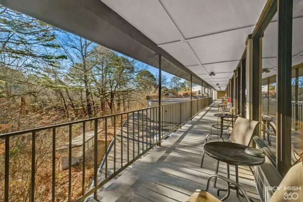 Stonegate Lodge King Bed Wifi 50 Roku Tv Salt Water Pool Room #104 Eureka Springs Ngoại thất bức ảnh