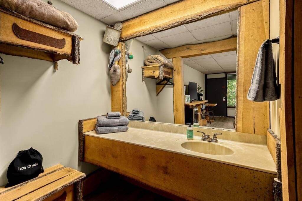 Stonegate Lodge King Bed Wifi 50 Roku Tv Salt Water Pool Room #104 Eureka Springs Ngoại thất bức ảnh