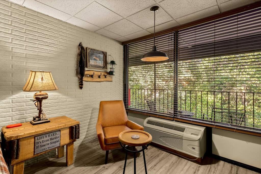 Stonegate Lodge King Bed Wifi 50 Roku Tv Salt Water Pool Room #104 Eureka Springs Ngoại thất bức ảnh