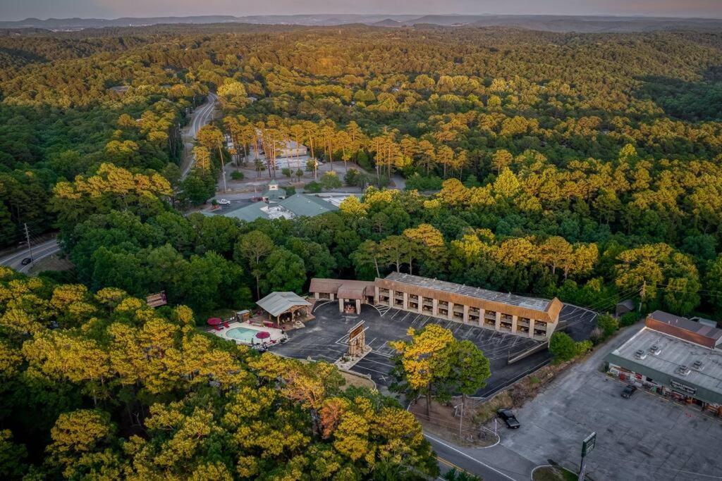 Stonegate Lodge King Bed Wifi 50 Roku Tv Salt Water Pool Room #104 Eureka Springs Ngoại thất bức ảnh